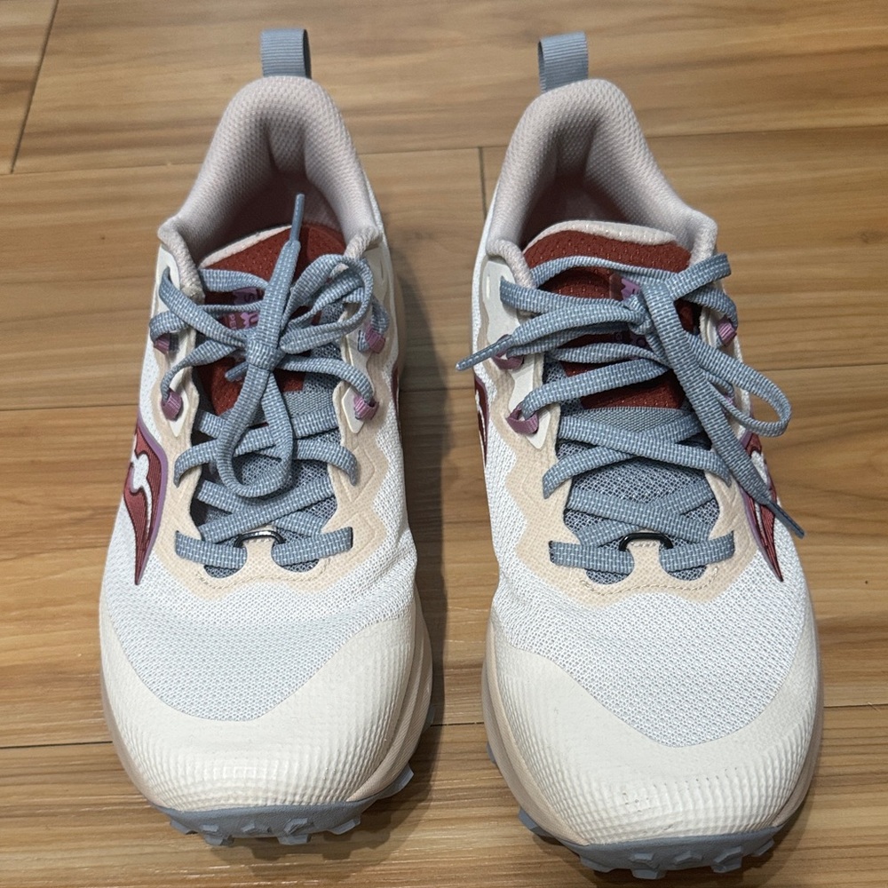Saucony Cream and Pink Trail Shoes - Picture 2 of 4
